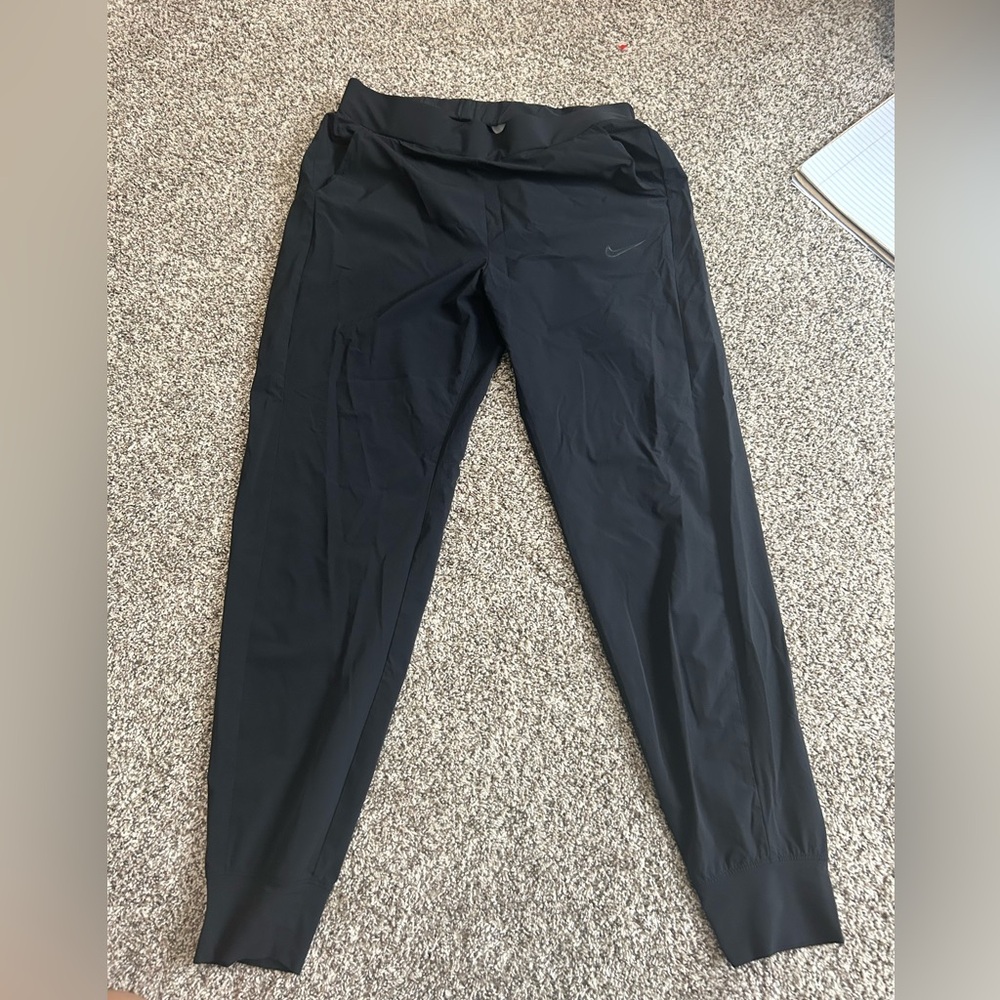 NIKE WOMENS DRI-FIT JOGGERS IN PERFECT CONDITION, SIZE MEDIUM